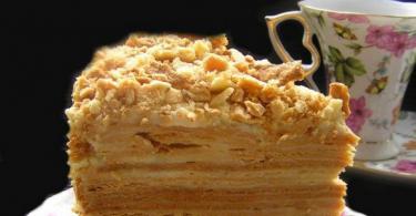 وصفة كعكة نابليون الكلاسيكية مع الكسترد