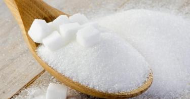 चीनी के साथ और बिना चीनी वाली ग्रीन टी में कितनी कैलोरी होती है?