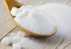 चीनी के साथ और बिना चीनी वाली ग्रीन टी में कितनी कैलोरी होती है?